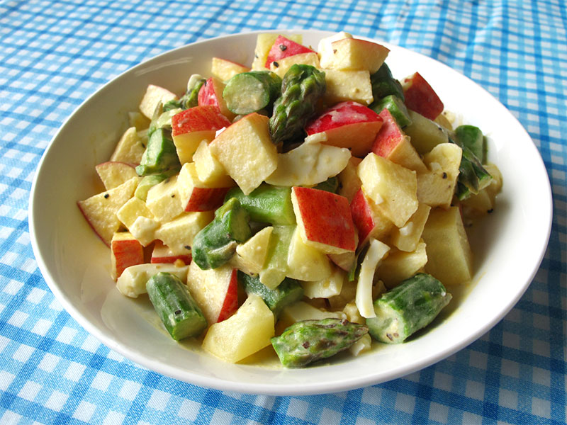 Apple and asparagus "Koro Koro" salad