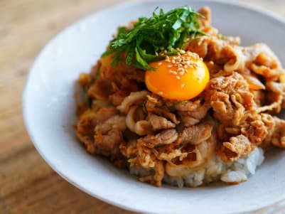 りんご漬けやわらかジューシー焼肉丼 画像