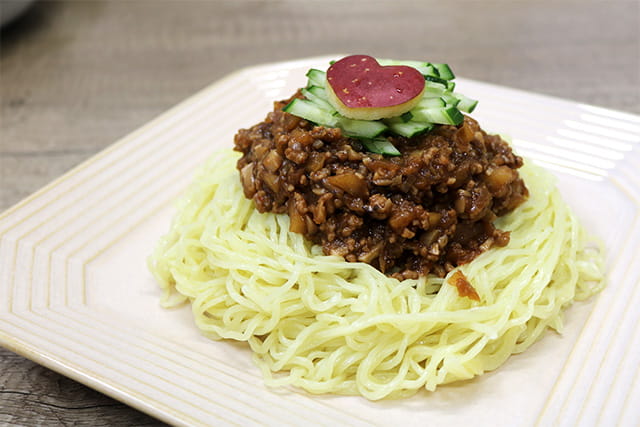 りんごジャジャン麺 完成画像