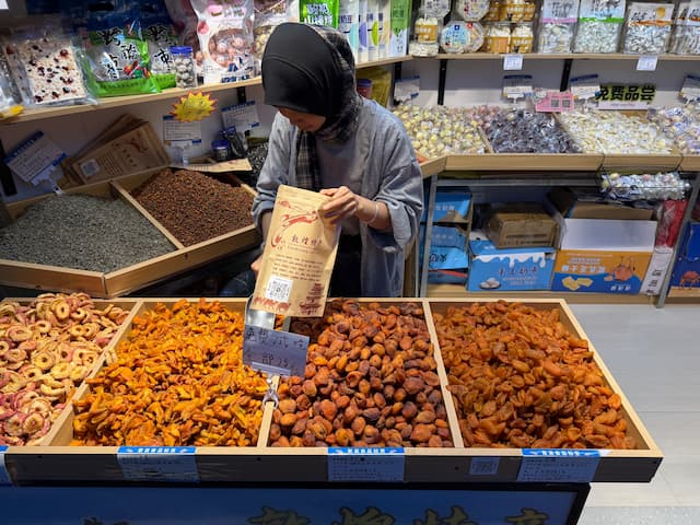 ひとえに干しアンズといっても3種類（「条」…細切り、「干」…無添加、「脯」…砂糖漬け）売っていました 画像